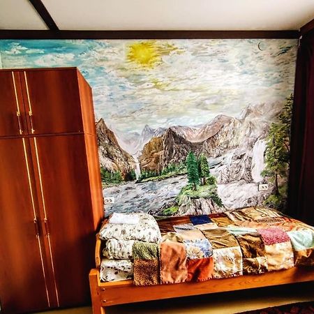 Laila Guest House Mestia Ngoại thất bức ảnh
