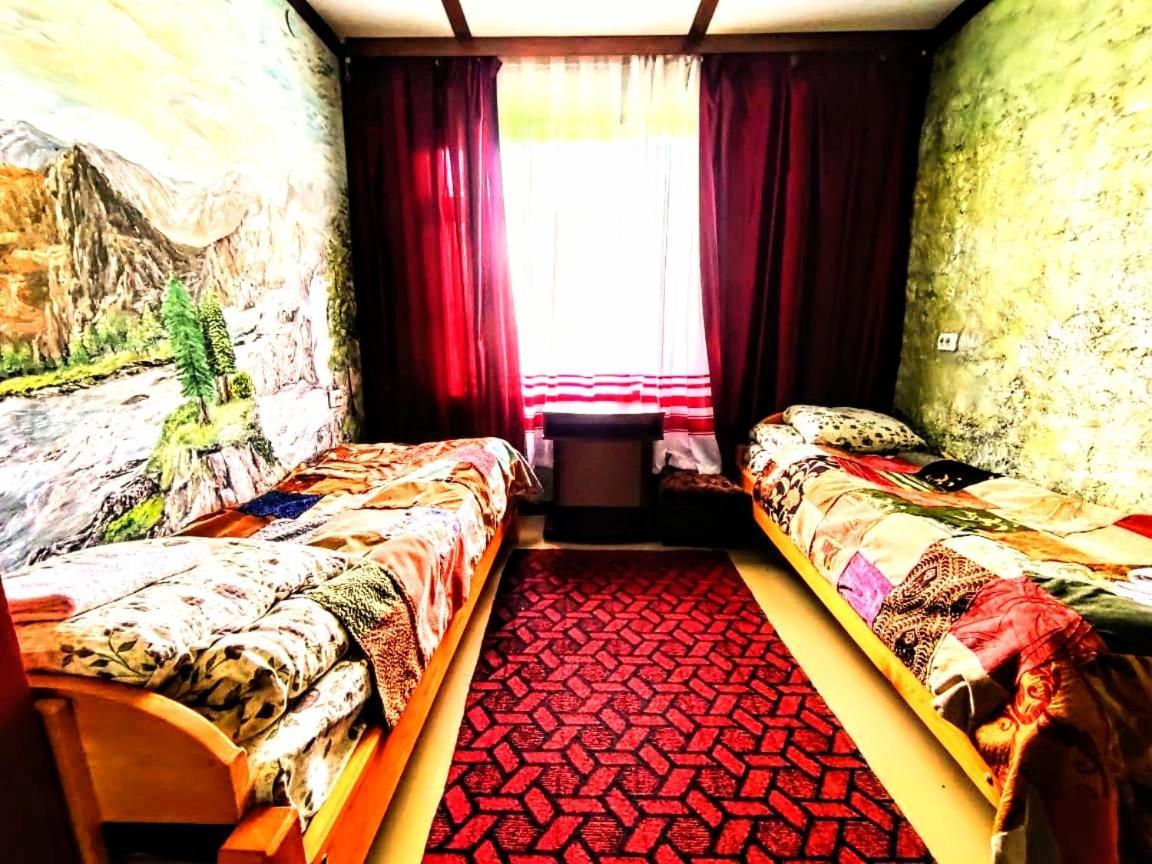 Laila Guest House Mestia Ngoại thất bức ảnh