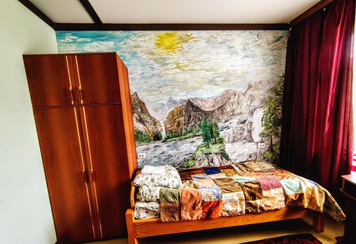 Laila Guest House Mestia Ngoại thất bức ảnh