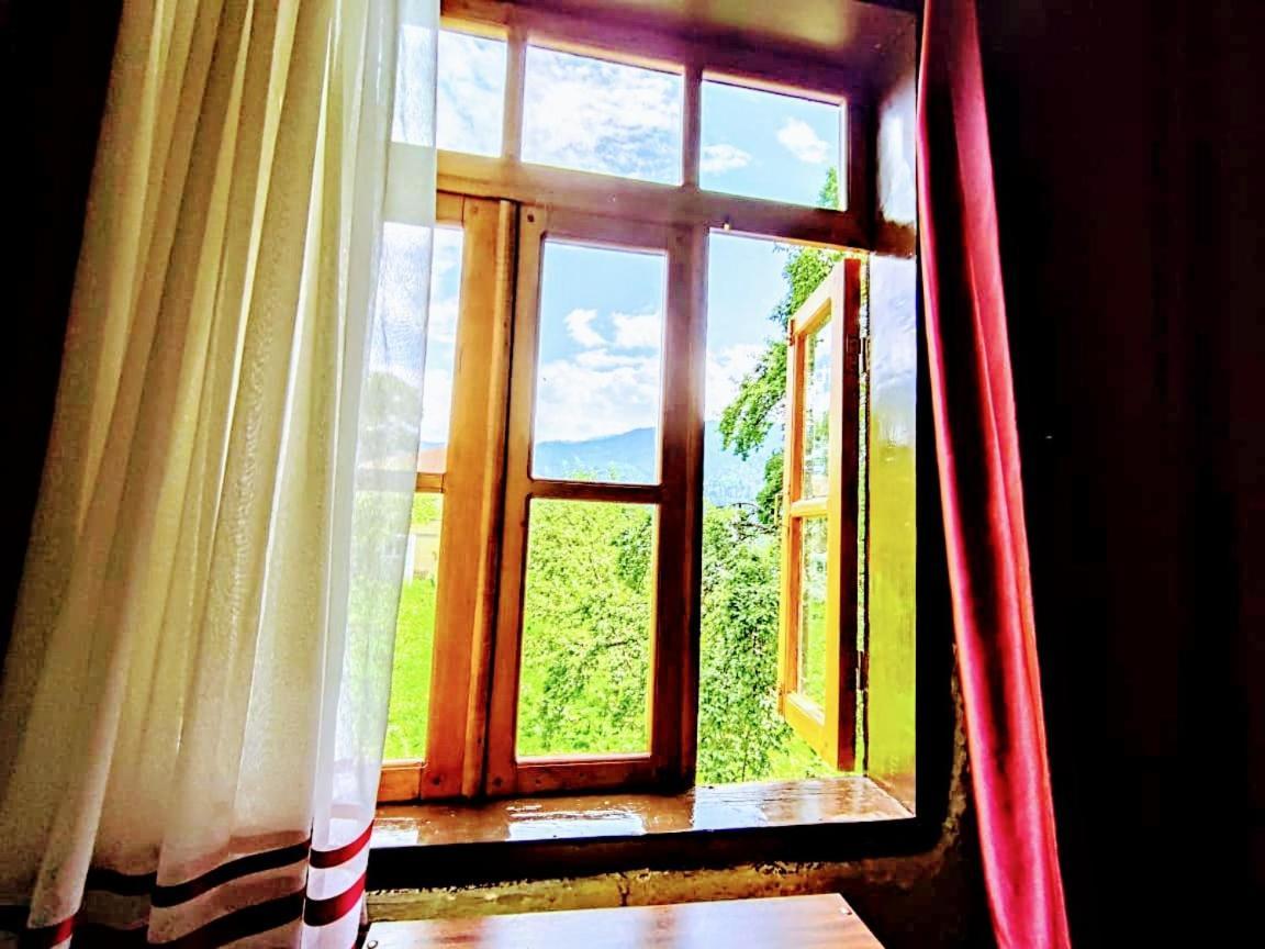 Laila Guest House Mestia Ngoại thất bức ảnh