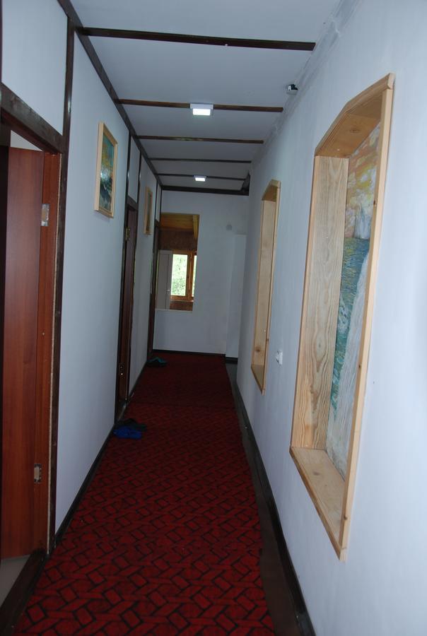 Laila Guest House Mestia Ngoại thất bức ảnh