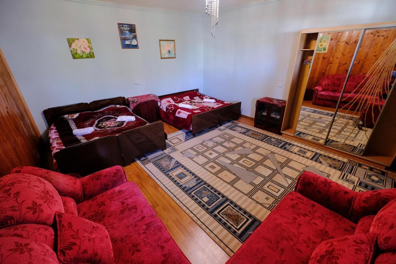 Laila Guest House Mestia Ngoại thất bức ảnh
