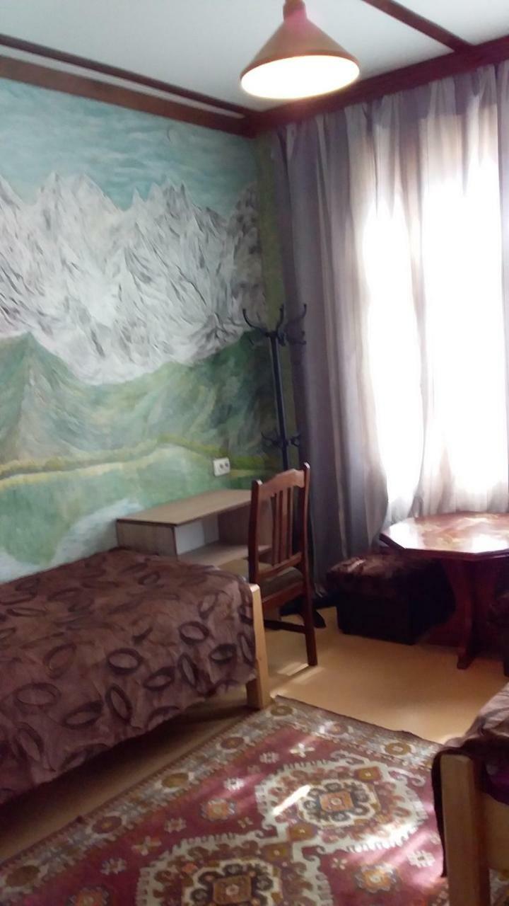 Laila Guest House Mestia Ngoại thất bức ảnh